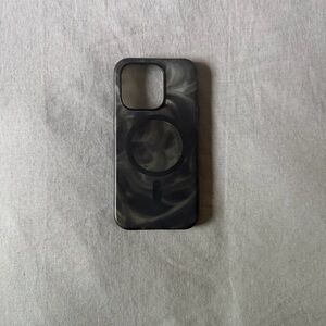 iPhone 15 Pro Otterbox phone case - Black MagSafe-Compatible